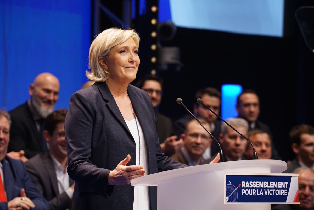 MLP_officiel's tweet image. « Le nouveau nom que je souhaite pour le Front National, c'est le nom de Rassemblement National. » #CongrèsFN2018