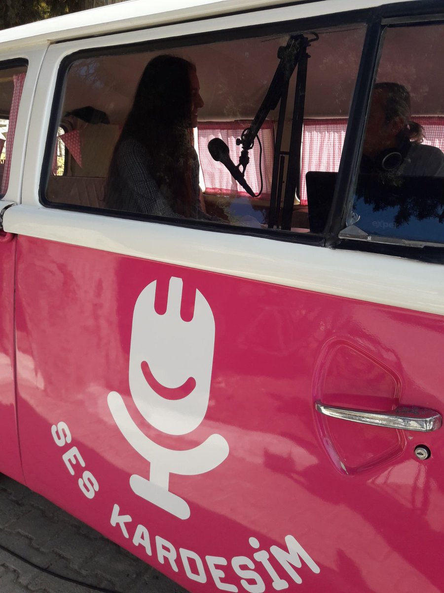 "Ses Kardeşim" projesiyle görme engelli çocuklarımıza destek olmamızı sağlayan Trt spikeri Murat Can Canbay, Füsun Bay Canbay ve Sanatçı Zeynep Casalini'ye ve tüm ekibe bu harika proje için çok teşekkür ediyorum.