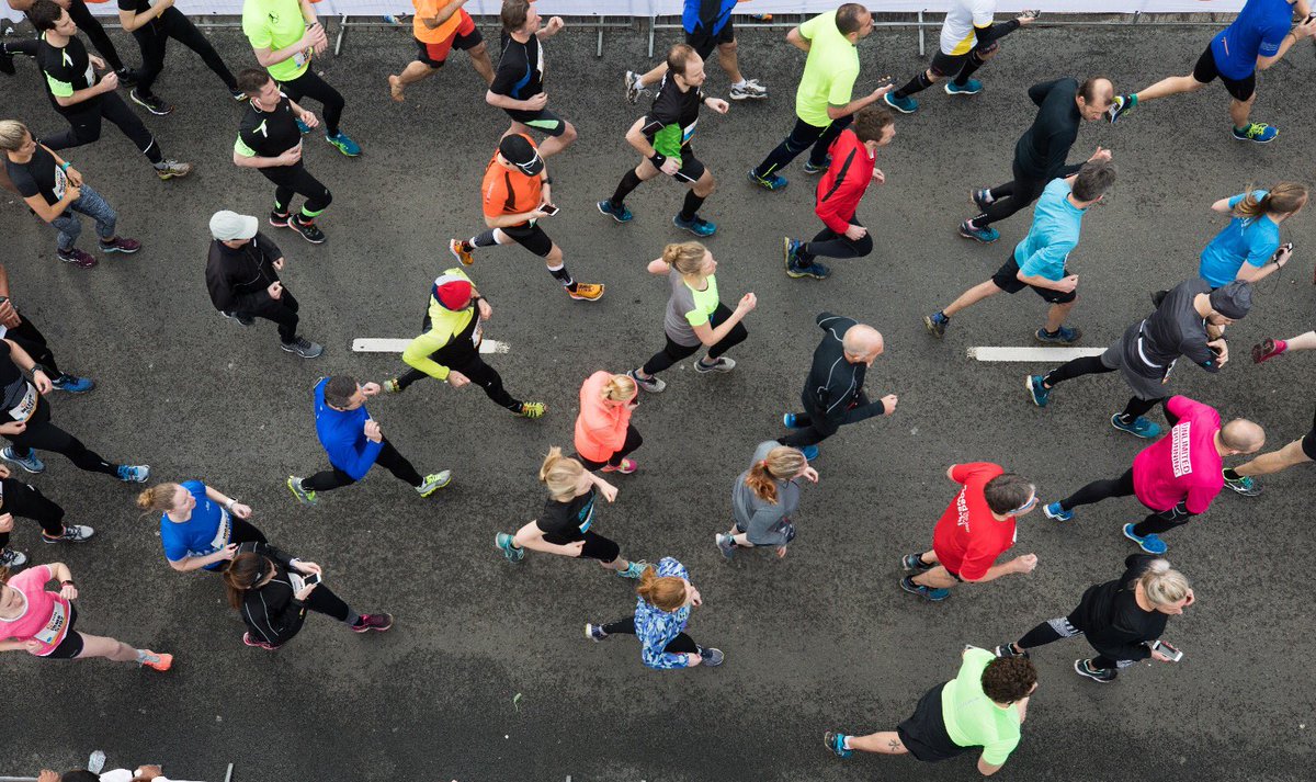 Newsroom070's tweet image. Burgemeester Pauline Krikke gaf vandaag het startschot voor de halve marathon van de NN City Pier City (CPC) Loop. Mooi evenement met ruim 42.000 deelnemers en een heleboel toeschouwers die staan aan te moedigen en te juichen! #cpc18 #cpcloop @CPCLoopDenHaag
