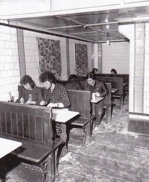 @BermondseySt <a href="/MikeHollandarts/">@MikeHollandarts</a> @MWhale61 <a href="/Manzes_SE1/">M.Manze</a> <a href="/TowerBridgeRd/">Tower Bridge Road</a> <a href="/towertandoori/">Tower Tandoori</a> Here's a couple more.