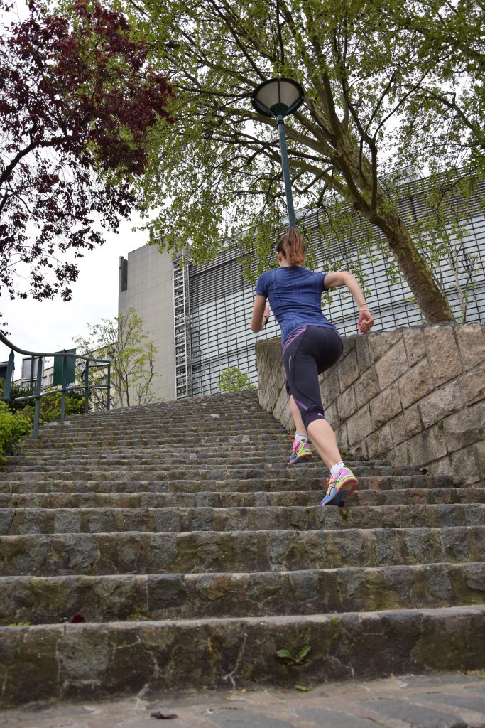 carnetsrunneuse's tweet photo. De la PPG pour progresser ? Parce que courir ne suffit pas, voici sur le blog un exemple de séance à suivre pour faire du renforcement musculaire et prévenir les blessures. Idéal avant le marathon : https://t.co/oqYh4GztFZ https://t.co/mE6V3zlQvY