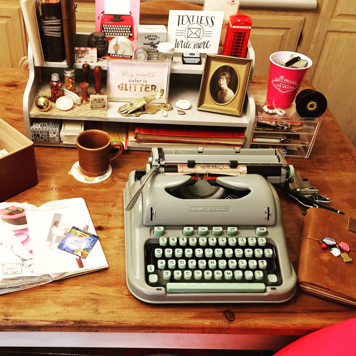 001janec's tweet photo. My typing nock! It’s a happy place!
#vintagetypewriter #cozytable #journal #travelersnote https://t.co/o3Bacq04ZN