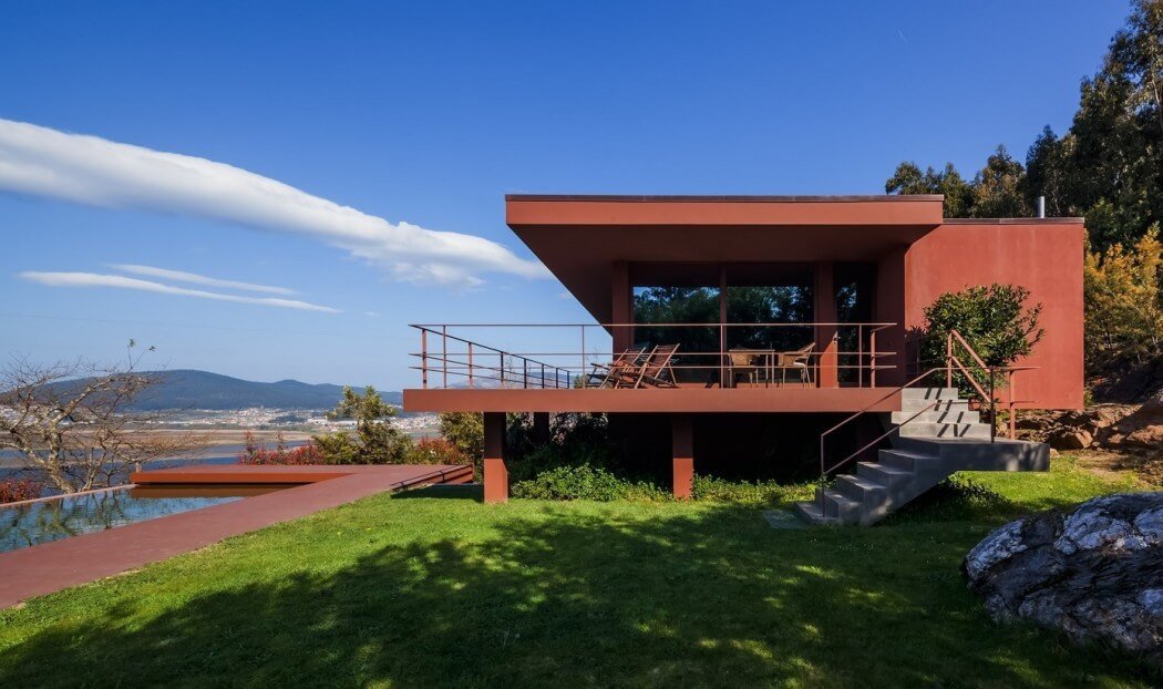 cindylmarsh's tweet photo. The dark wood on this home makes it stand out from its surroundings. #homedesign #homeid... https://t.co/PpIwMK3XKh https://t.co/9M9knF5f3m