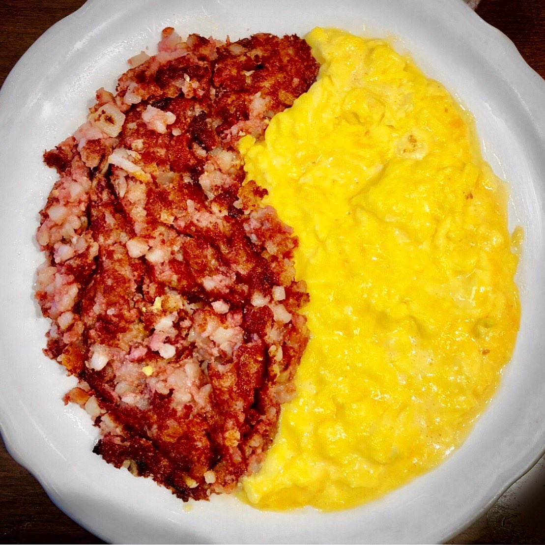 Graham Elliot On Twitter A Little Yin With Your Yang Crispy Corned Beef Hash And Soft Scrambled Eggs Who S With Me Forthewin
