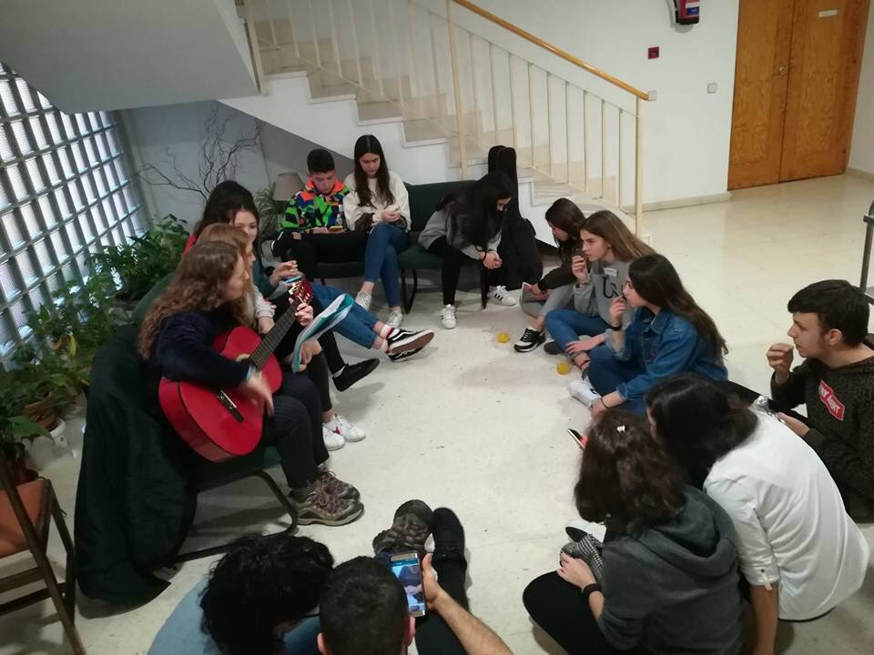 gruposAMJ's tweet photo. Este fin de semana se realiza en Peñagrande (Madrid) el encuentro de Monitores AMJ de la Provincia Ana María Janer. Se han reunido un total de 15 chicos y chicas que movidos por un mismo estilo. Salimos para amar! Ánimo chicos y gracias por vuestra dedicación #gruposAMJ https://t.co/odF3iwMyZW