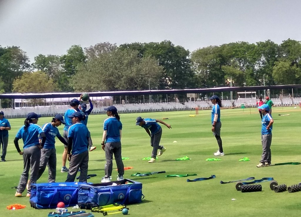BCCIWomenLIVE's tweet image. Indian Women will play 3 ODI match against Australian Women !
All the best #TeamIndia 👍
3 ODI’s (12,15,18) will be live coverage on @StarSportsIndia #SS1 at 8:50am IST. @BCCIWomen @SouthernStars #IndvAus #AusvInd #INDWvAUSW