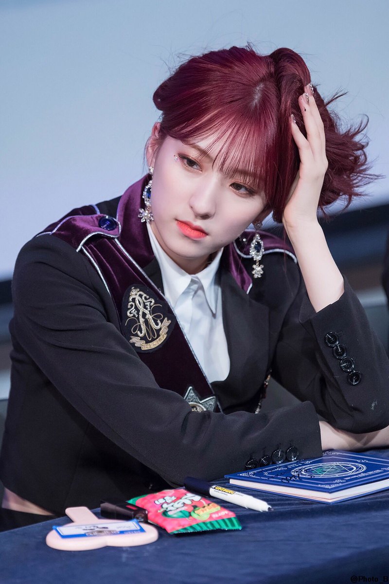 Photo__B's tweet photo. 180310 광화문팬싸인회 #우주소녀 #은서 https://t.co/9O6zC8rsn8