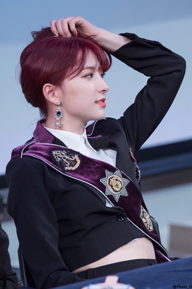 Photo__B's tweet photo. 180310 광화문팬싸인회 #우주소녀 #은서 https://t.co/9O6zC8rsn8