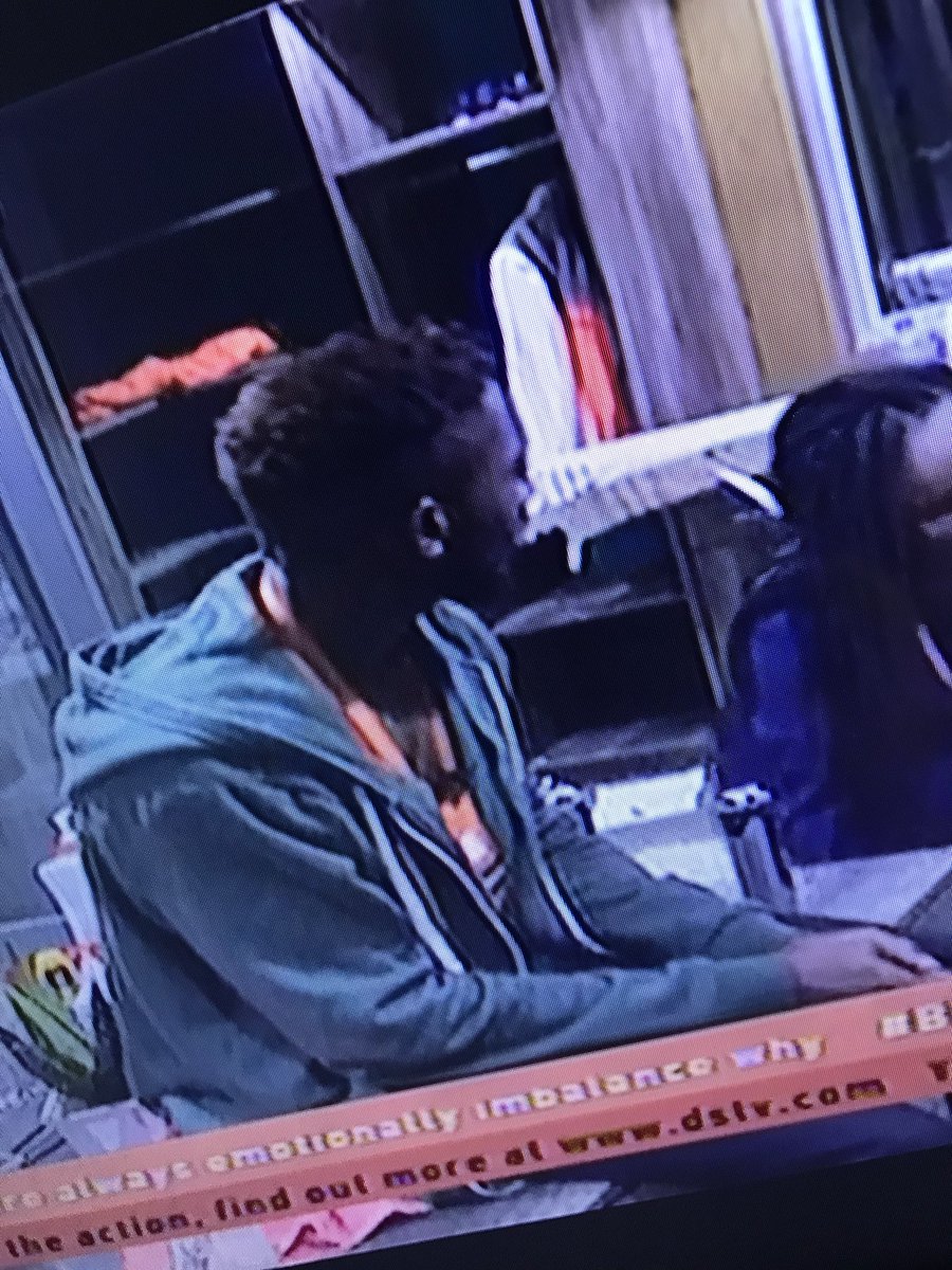 creamyob's tweet photo. Your miracle is wearing our king Teddy jacket and you pple are their tearing each other’s down because of a game that will end in April.Guys it’s just game no insult or cursing ourself for pple who don’t even know us individually One Love #BBNaija https://t.co/17Jb9wlou4