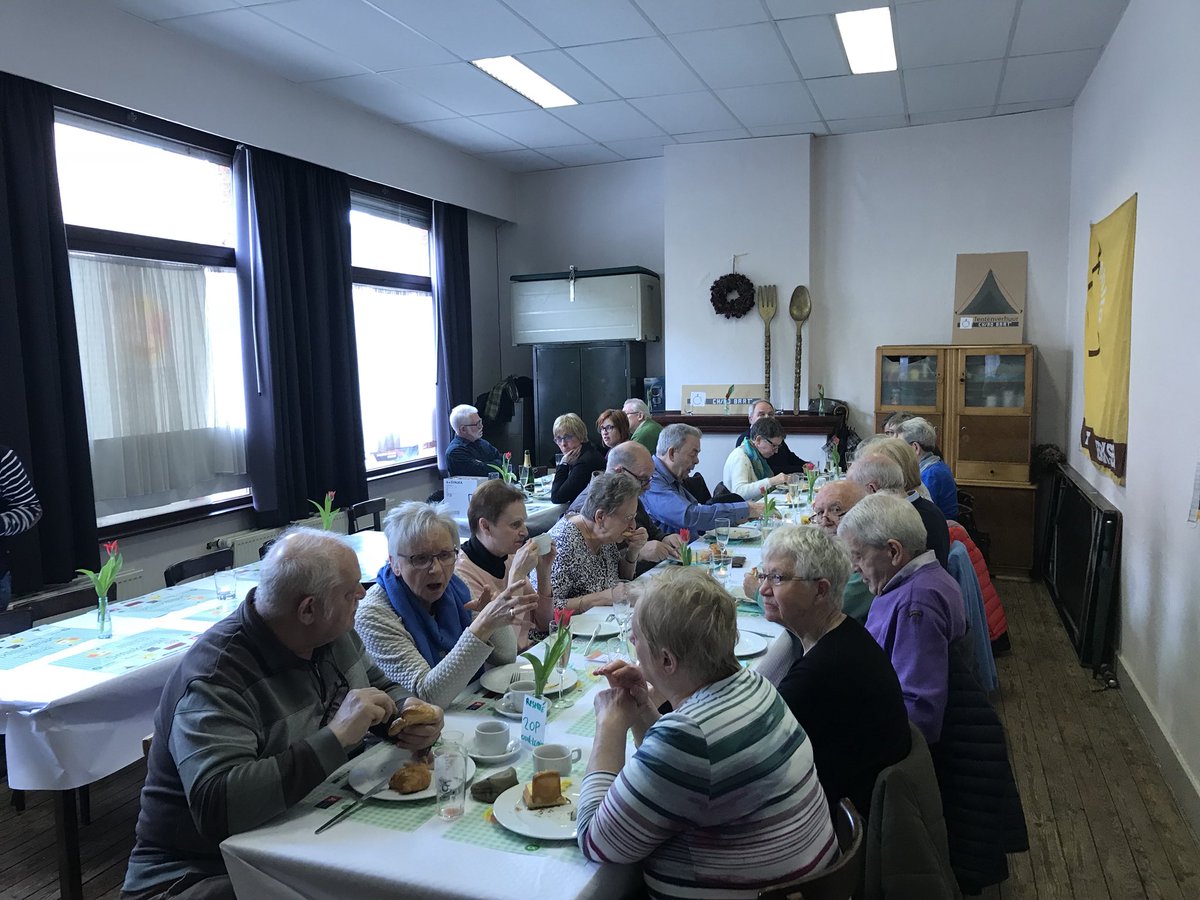 SanderRottiers's tweet photo. Heel, heel, heel veel werk, maar wel de mooiste brunch ooit! #chirobart https://t.co/oytnxhnMRP