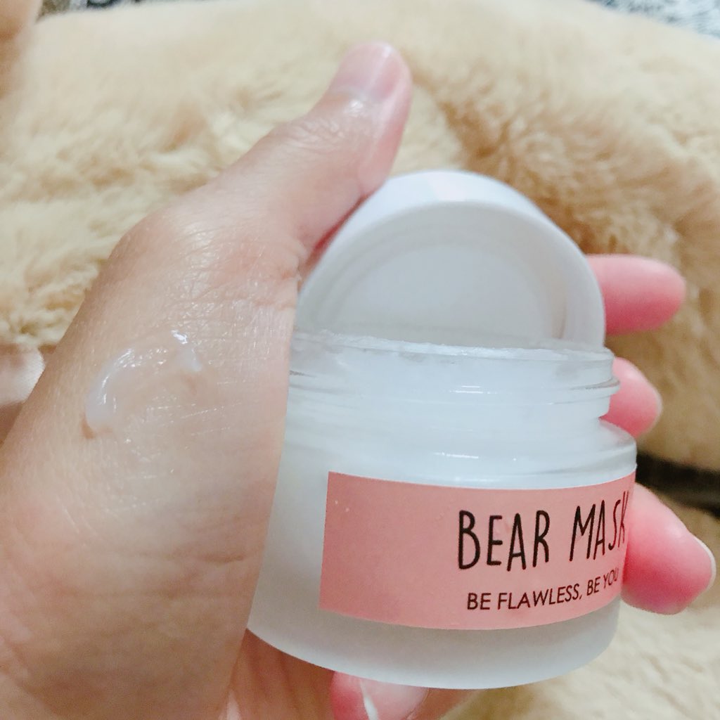 blue_inlove's tweet image. บอกเลยว่าชอบ บอกเลยว่าใช่ 
มีความเห่อ #แบร์มาส์ก 
เอาออกตู้เย็น แล้วทานะ.. ฮื้มมม สดชื่นอ่า ใช้แค่นิดเดียวก็ทั่วหน้าแล้วอ่ะ 
🍑กลิ่นคล้ายหมีขาว แต่อ่อนกว่า
สิ่งที่รู้สึกทันทีคือผิวจะกระชับ เนื้อครีมซึมเร็ว ไม่เหนียว ผิวไม่มัน 
ตอนเช้าๆหลังล้างหน้าจะนุ่มม😬
#howtoperfect #bearmask