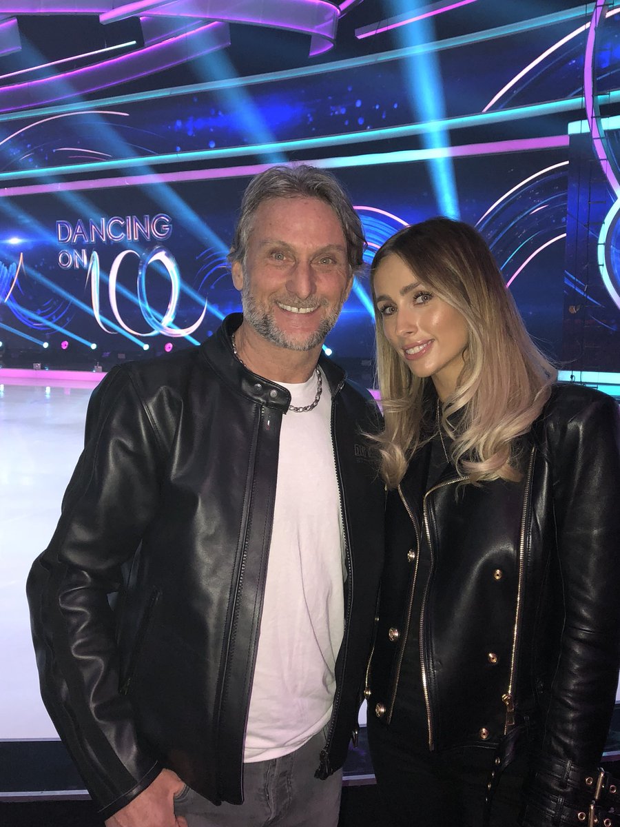 Here they are Dad and daughter <a href="/carlfogarty/">FOGGY   MBE</a> <a href="/Fogartydanielle/">Danielle fogarty</a> .... don’t know who’s more nervous.
Please vote to make @JakeQuickenden DOI champ ⛸🏆😍#votejake #jaketowin