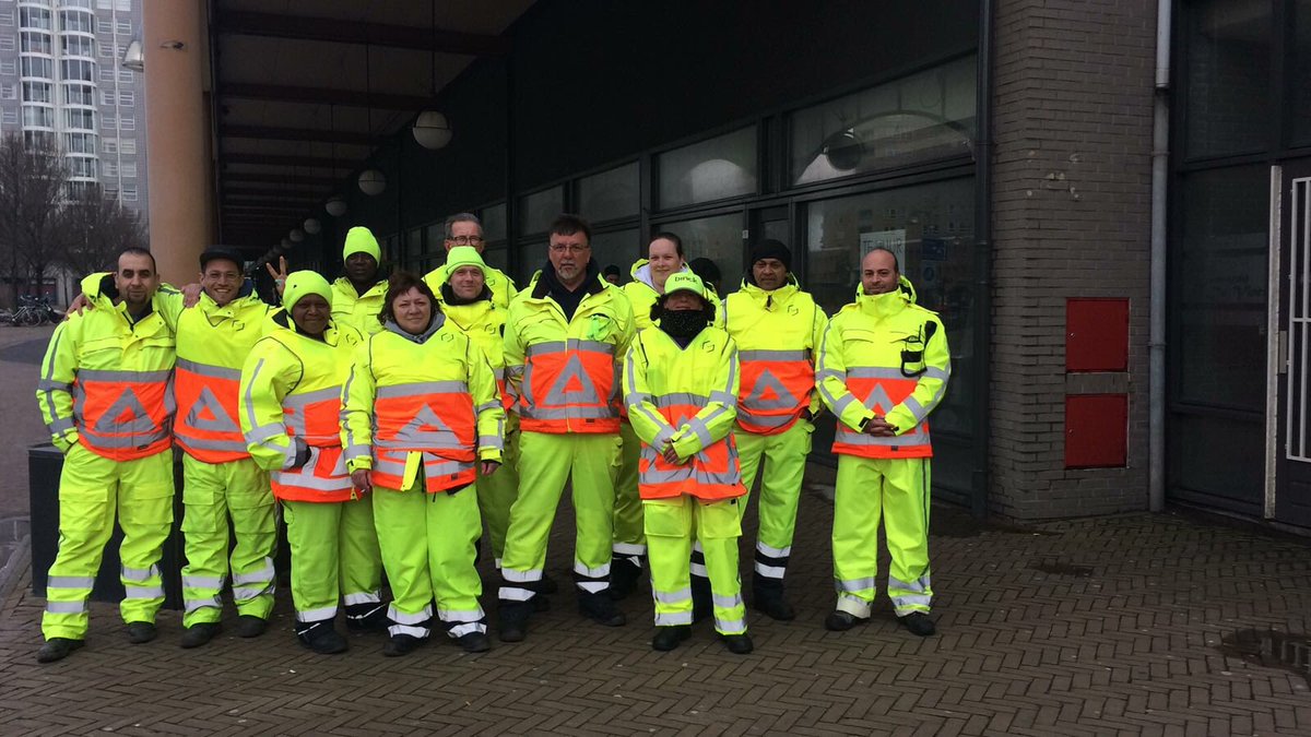 BinckMarco's tweet photo. Vandaag met een heel grote groep verkeersregelaars van @BinckWerk de CPC in goede banen geleid #binckwerk #bedanktcollegas #trots #mooiegroep https://t.co/WCwsdO9vSw