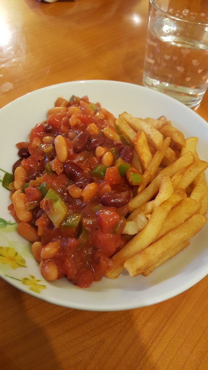 KatyIsTheCat's tweet photo. We tried your @McCainUK recipe today! *-* it's really tasty 🤗 but we forgot the cheese  😑 @RoseEllenDix ❤ https://t.co/0suOIdhBfm