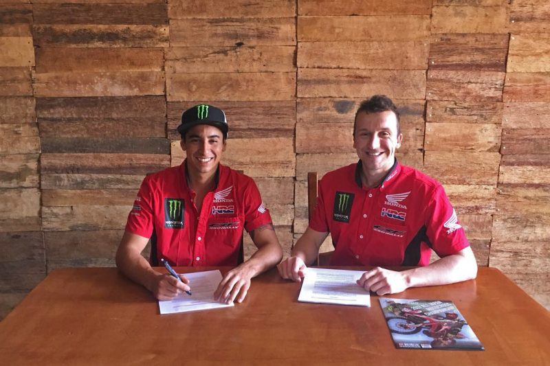 RallyTeamHRC's tweet photo. José Ignacio Cornejo, new HRC rider
✍🏼🏍️😍🤟🏼
⬇️📝📸⬇️
https://t.co/HbZY3bx2k4 https://t.co/AHAvEuv1sf