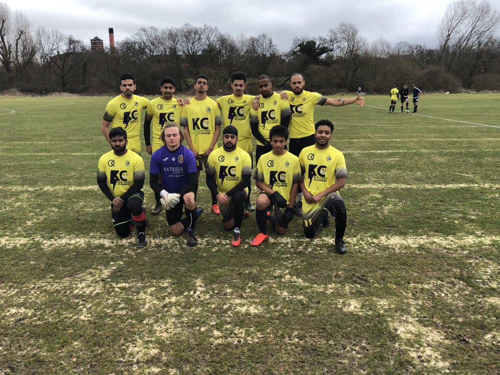official_EHIFC's tweet photo. β’TEAM PHOTOβ’
#EHIFC #EHIFCJR #EHIFCFAMILY #ESCFL #ClubApp #teamphoto #grassrootsfootball #sundayleague #essexcorinthiansleague #KitOutLondon https://t.co/hR4nhSiS1c