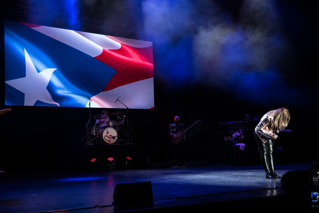 EdnitaNazario's tweet photo. Noche mágica nuestra primera vez en #AtlanticCity #newjersey !💖🤟🏼 #RockOn #UnaVidaTour #ednitanazario #agradecida #musicislife #puertorico 🚨La cita es 16 de marzo  House of Blues ORLANDO / 17 de marzo Fillmore MIAMI Boletos: https://t.co/folDHtOpwu 📸 @lexterleonardo https://t.co/qwlVNdnojB