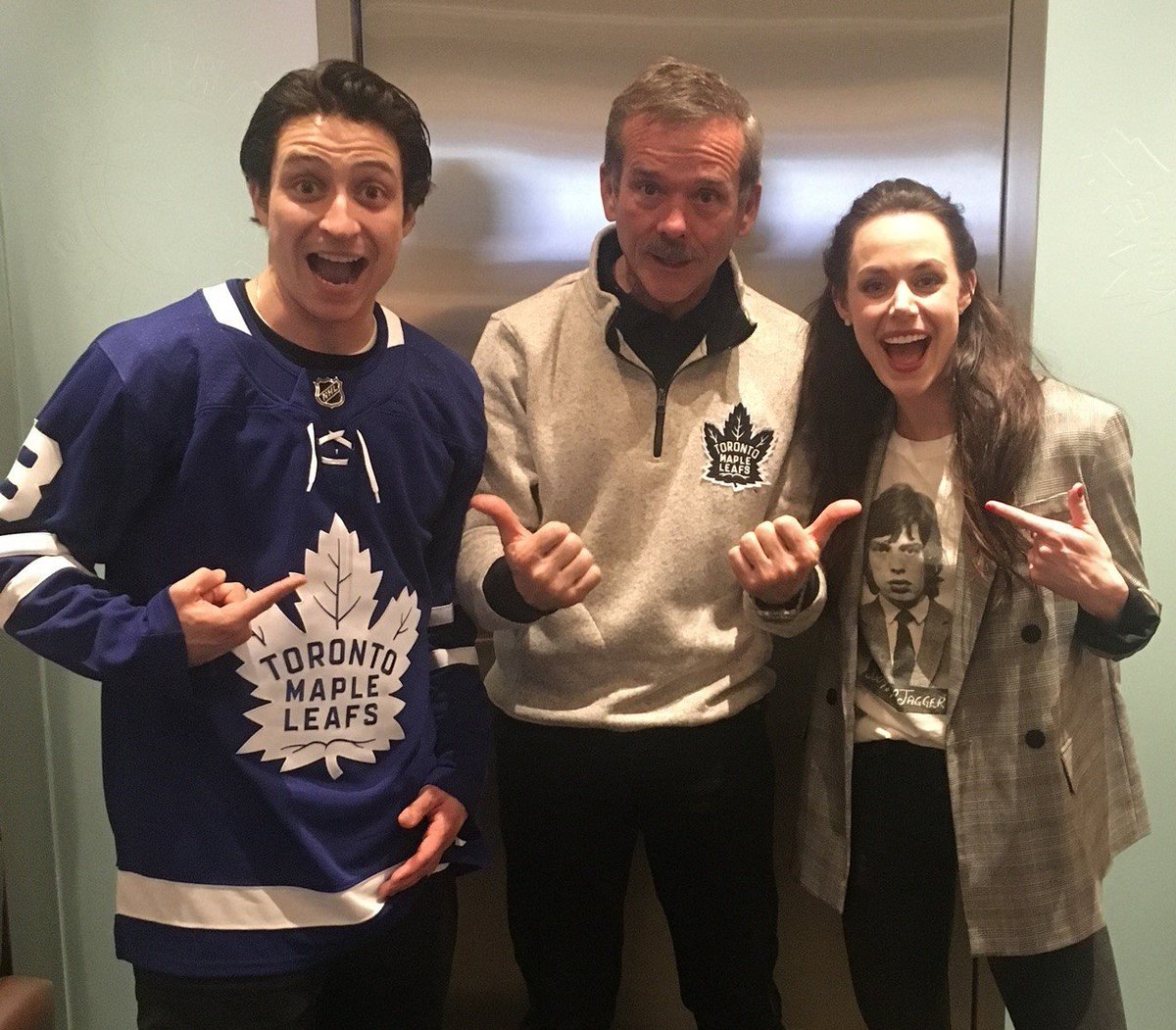 Cmdr_Hadfield's tweet photo. Standing ovation at the ACC last night for Olympians @tessavirtue &amp; @ScottMoir. Such good people. https://t.co/gi9sNmbKUZ