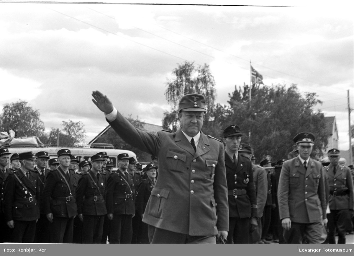 NiclasSennerteg's tweet photo. Så Le Pens Nationella fronten ska byta namn till Nationell Samling.
Hm, var någonstans har jag hört det namnet förut?
#nasjonalsamling #quisling https://t.co/pBaGdmDaBc