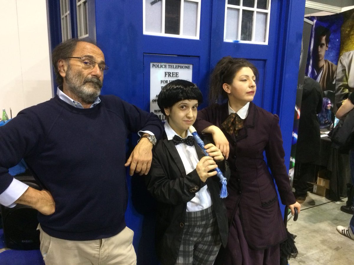 doctorwhoitafc's tweet photo. Marco Mete, doppiatore del Dodicesimo Dottore, era al nostro stand di @Cartoomics!
#doctorwhoitalianfanclub #doctorwho #spawnsofgallifrey #cartoomics #cosplay #cosplayer #cartoomics2018 https://t.co/kxjQqlUnQx