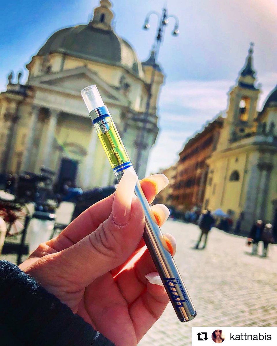 LakVape's tweet photo. @kattnabis starting of her day the right way, the LAKUSH LIFESTYLE WAYYY!👏🔥😎😤💨💨💨 What better way to enjoy her beautiful trip, hope your having fun KittyKat!😉 Where do you take your @lakvapes disposables?!😤😤😤 https://t.co/oFzSAgZIRI