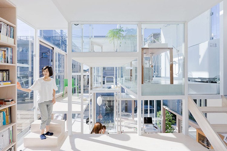 HoardingSnacks's tweet photo. An all-glass house in Japan. You know what they say, that people in glass houses should never throw stones, or use the bathroom, ever again. #3UA3 https://t.co/EzH98WvpAa