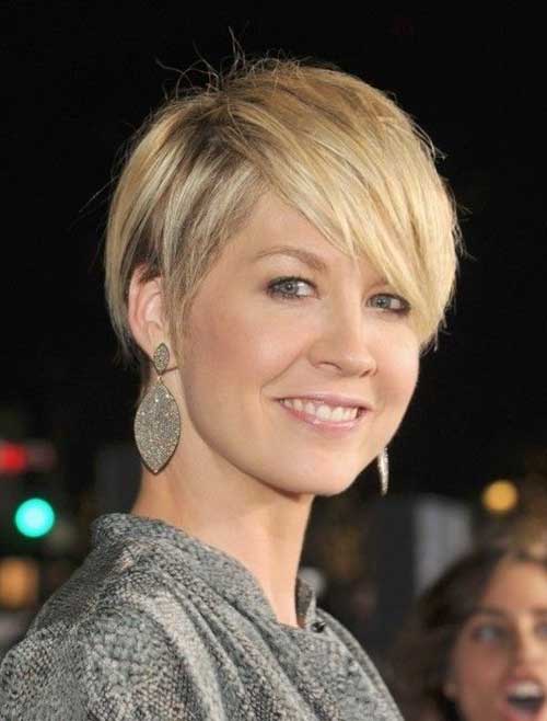 14 Fabulous Short Hairstyles for Women Over 40  Pretty Designs