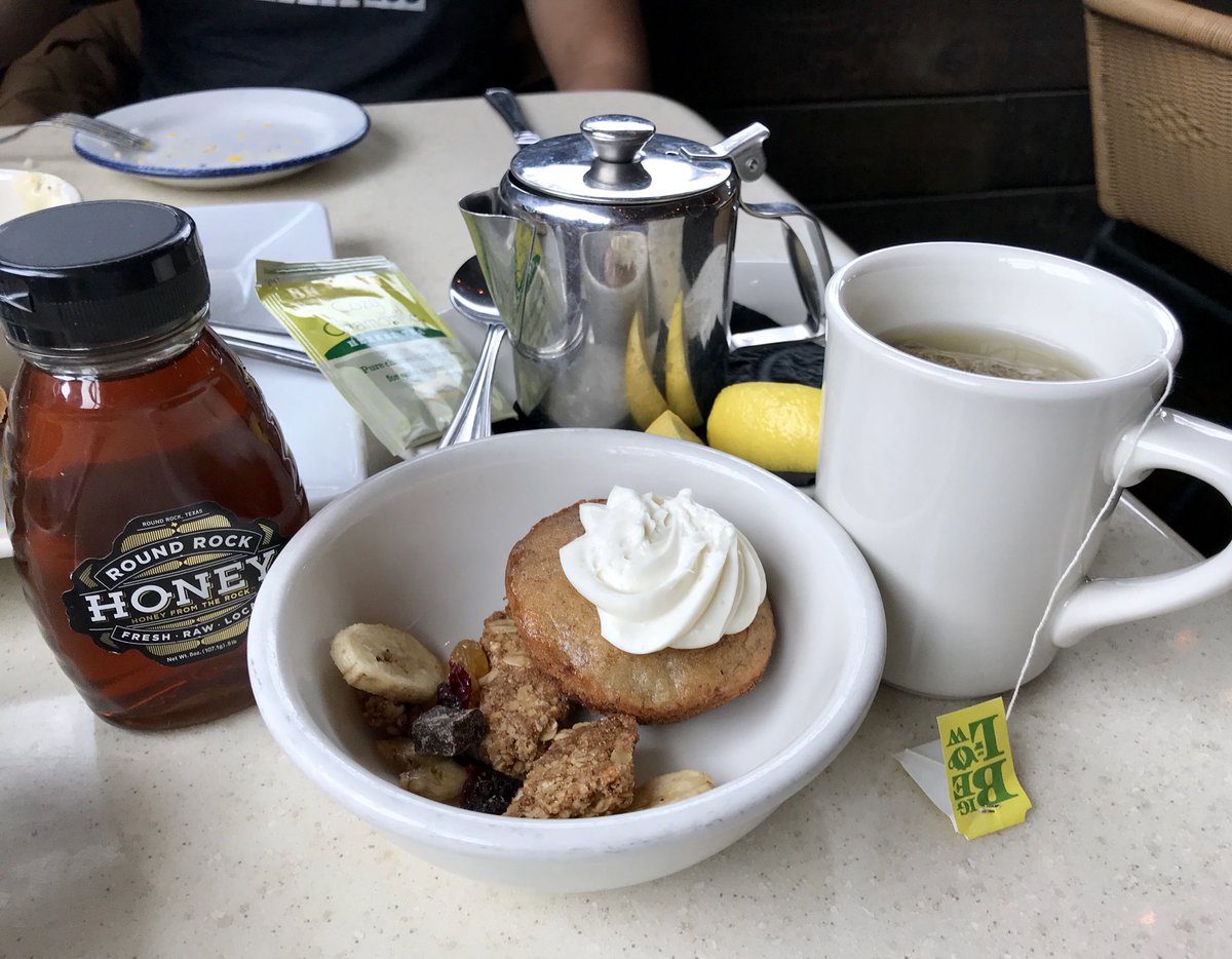 vniere's tweet photo. Sunday brunch at Jack Allen’s Kitchen. The Hummingbird muffin was delish! https://t.co/moFW6Fny6o