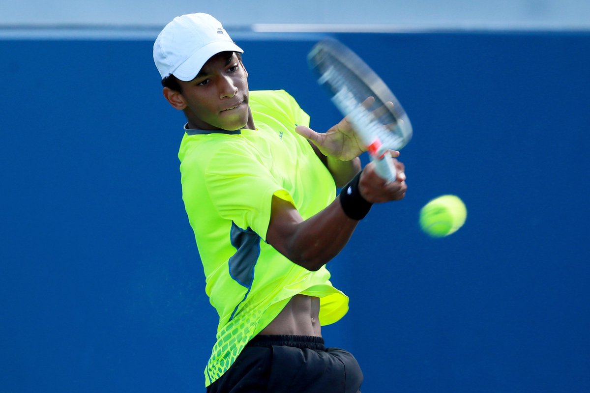 Tennis's tweet photo. Felix Auger-Aliassime, tennis' first YouTube star, is now must-see TV.

@Kamakshi_Tandon reports on the 17-year-old Canadian from #BNPPO18: https://t.co/3JfHtZ9xm4 https://t.co/qyHxZKFByd