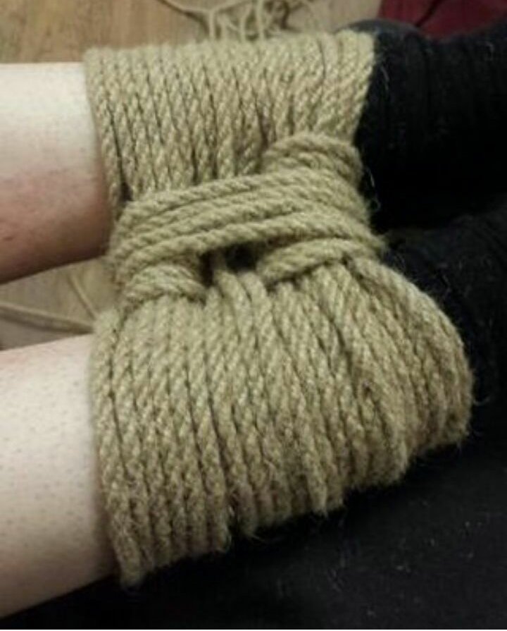 Vixen_Chellb's tweet photo. Bunny:Me Rigger:Best friend
#shibari #ankleties #ropecommunity #ropebunny #roperigger #prettyropeties #restrictionropeties #hemprope https://t.co/EDU4Pz0pG3