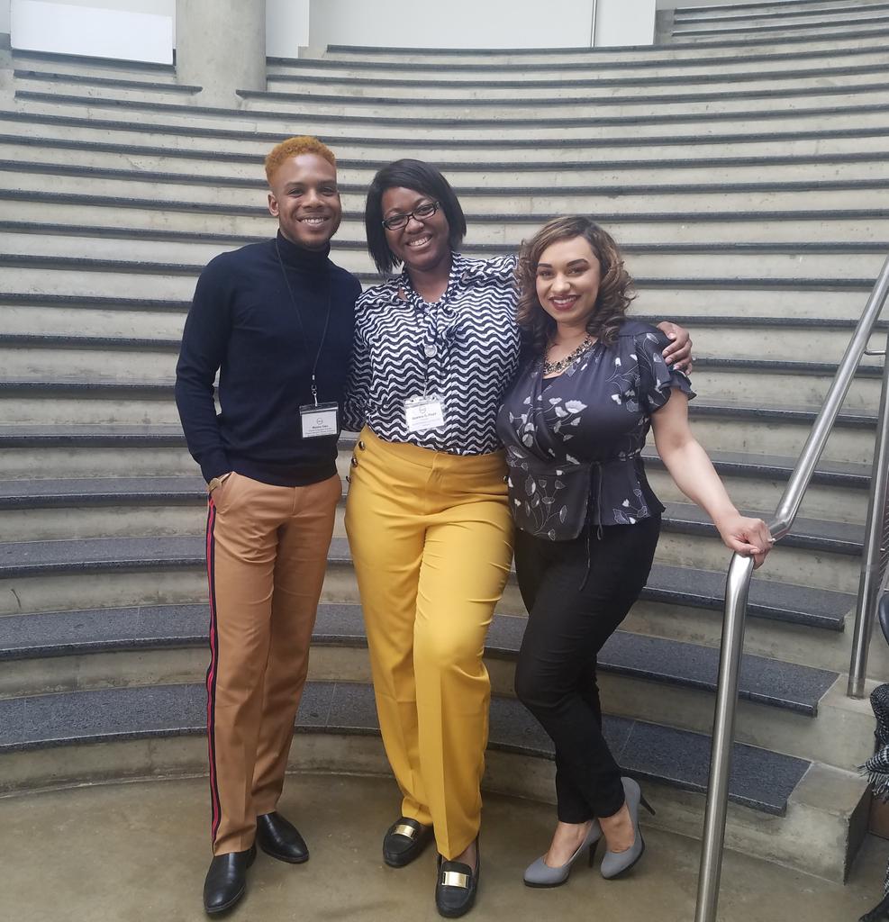 Artsy_E's tweet photo. #HU alumni in the house at #EALS2018! #Howard #Alumni #HU #YouKnow @majahmal @QFloydArts ! @DMVArtsAdmin #AACDMV https://t.co/utHsamOALX