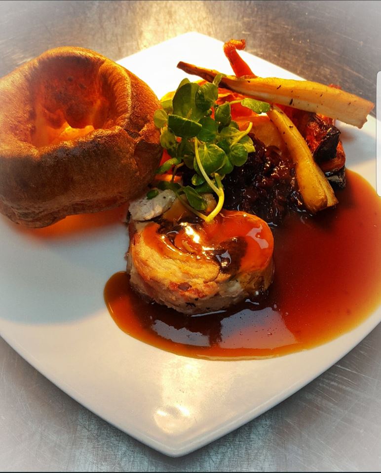 QueensHawkshead's tweet photo. 🌼 HAPPY MOTHERS DAY FROM THE TEAM AT THE QUEENS HEAD INN 🌼
Sunday Roast
- Topside of Beef
- Chicken &amp; Bacon Roulade with mushroom duxelle filling 🤤
Both served with roasted potatoes, carrots, parsnips, braised red cabbage, Yorkshire pudding, house gravy https://t.co/dt9v6Ydt4r