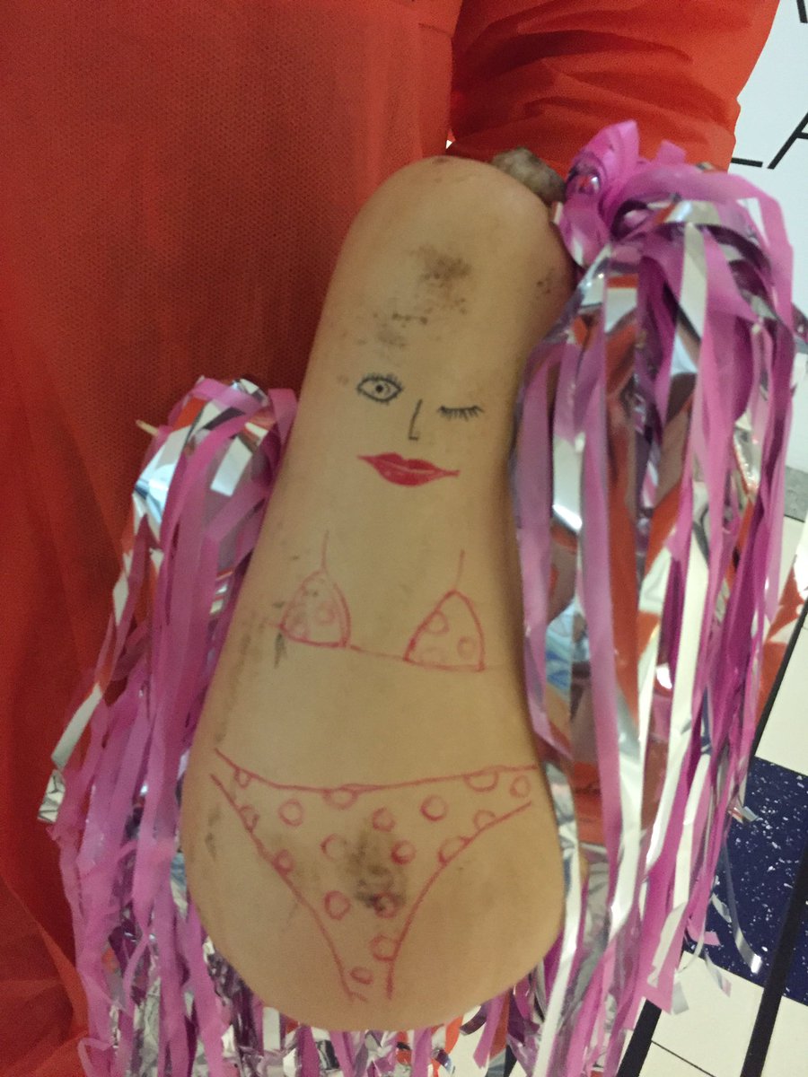 TeamAlcatraz18's tweet photo. Just found this rather seductive butternut squash #textbomb11 

#jailbreakCUSU @VolunteerCUSU https://t.co/bxoGu6kGTd