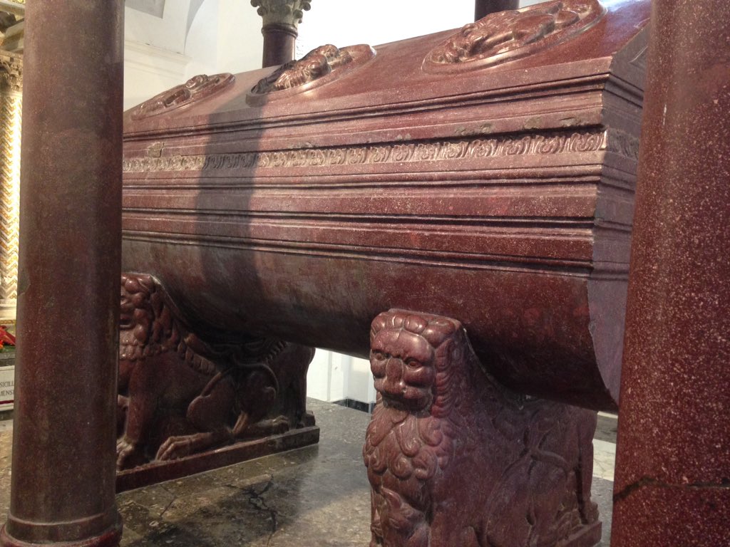 佐伯 佳祐 Twitter वर パレルモにはフェデリコ2世 フリードリヒ2世 の墓廟がある 両祖父が 赤髭 フリードリヒ1世 と初代シチリア王ルッジェーロ2世 シチリアで宗教寛容を学び エジプト王と結んで聖地無血入場を実現 破門十字軍 卓越した学識 合理性 科学的好奇