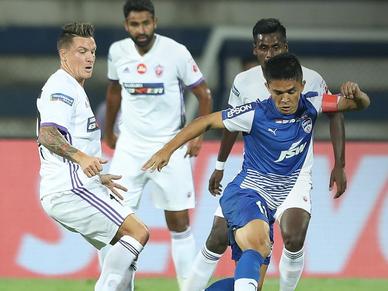 Icon_narang007's tweet photo. @sunilchetri my faivourate player clame hat-trick in semi final #indiansuperleague #bengalurufc win goes to final https://t.co/NsRf9y73uC