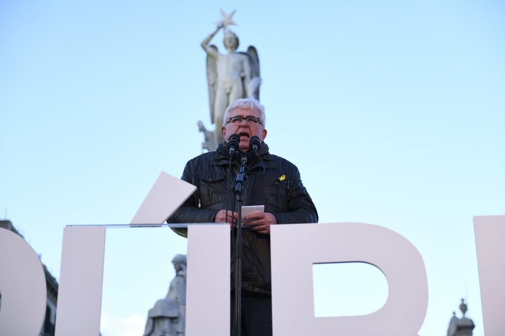 🔴 <a href="/AgustiAlcoberro/">Agusti Alcoberro</a> Ja no som ni ens sentim ciutadans del regne d’Espanya. Som i ens sentim de la República catalana. I com a ciutadans exigim la seva implementació i ple desenvolupament com una nació més dins la comunitat de nacions lliures del món. #RepúblicaARA!