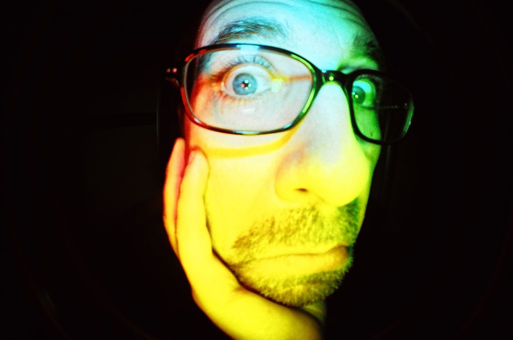 trlomography's tweet image. #Ringflash ile karanlık ortamlarda çektiğin fotoğrafları aydınlatabilir, istersen fotoğrafın her yanını farklı bir tona boyayabilirsin. Birçok analog ve dijital fotoğraf makinesi ile uyumlu olan Ringflash, Online Dükkan'da seni bekliyor! 

bit.ly/2FeREhh