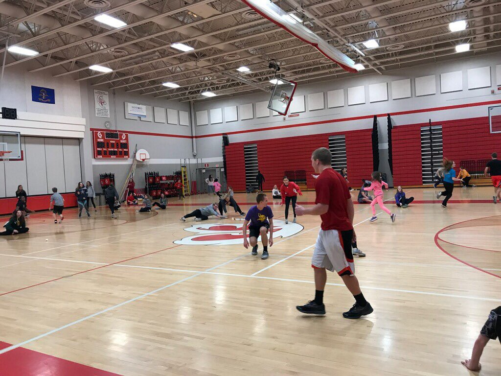 CCassFCA's tweet photo. Huge thank you to our student and adult leaders for making Friday night such a success!! And an even bigger thank you to the NDSU, MSUM and Concordia students for talking to us about their faith and their journies! God is good!!🐿😁 https://t.co/qdYGa5hINK