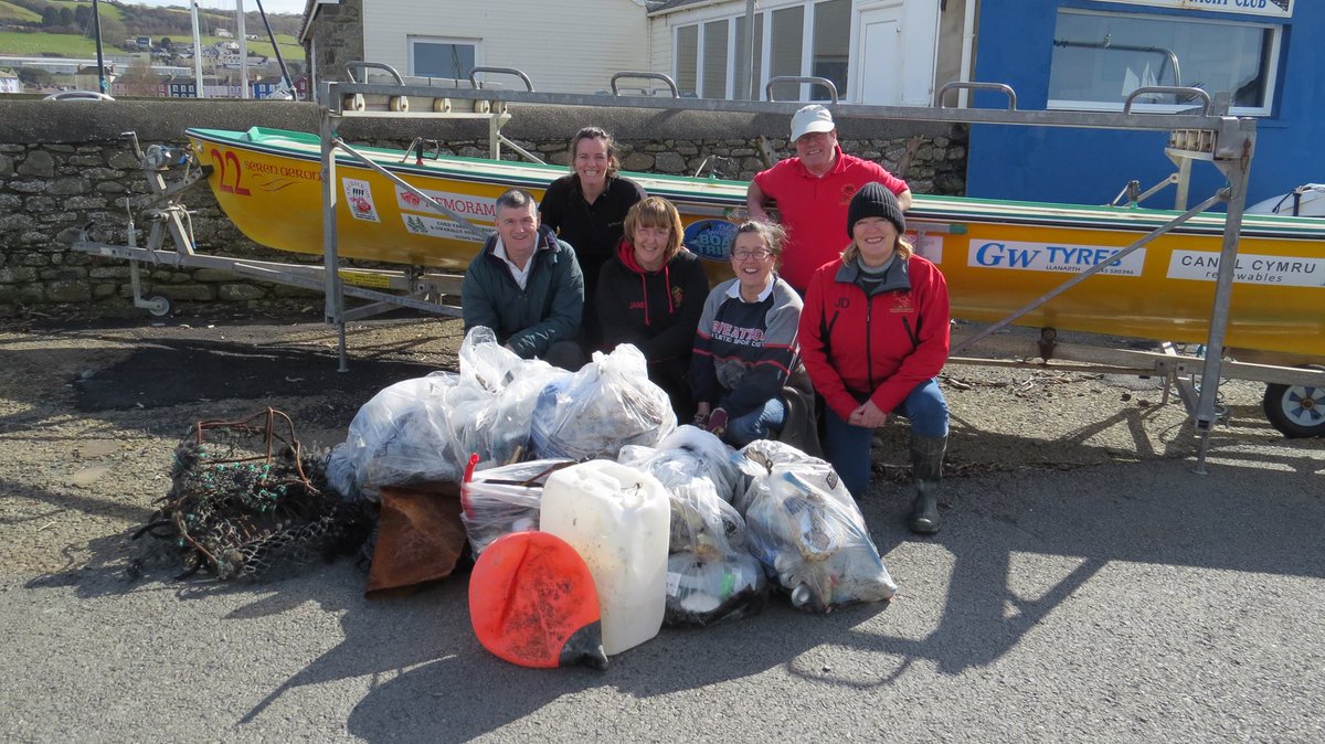 Too wet and windy for our open day so we did a beach clean instead. If anyone would still like to try rowing, please get in touch and we can arrange this on an individual basis. #Aberaeron #PlasticFree