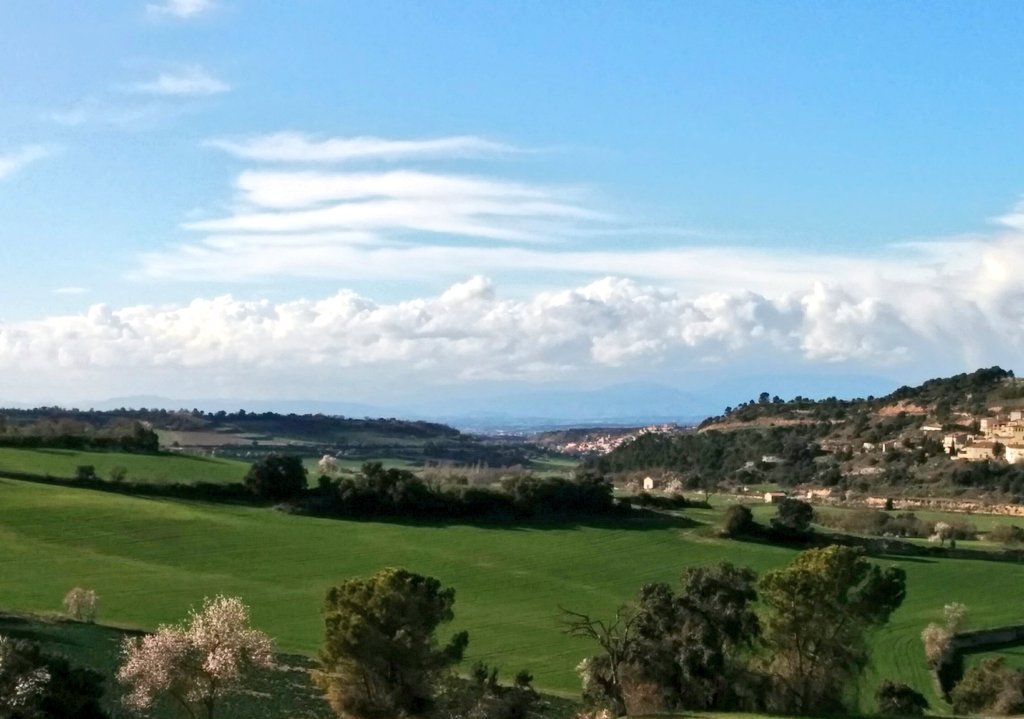 nsjaques's tweet photo. Tarda amb un cel espectacular #laSegarra #Montpalau #celshivern #segarrejant #caminadesdediumenge https://t.co/pCJP1jmEJx