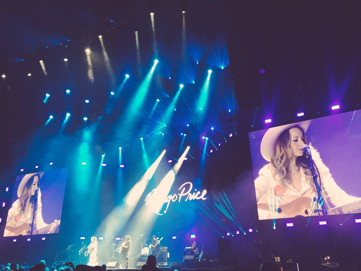 shionamc's tweet image. When @MissMargoPrice invites Willie Nelson’s son @lukasnelson on stage 🎼😍 #LearningToLose #C2C2018