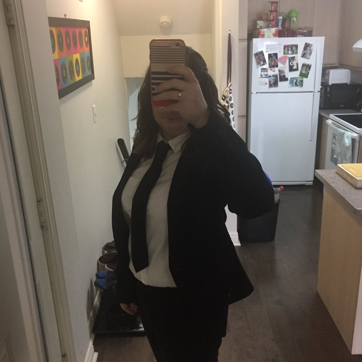 tine_mclaren's tweet image. Well I’m all suited and booted and now waiting in Starbucks for a bit before lining up to try and get in to  @TheCdnAcademy fan zone section #dapperAF #alldressedup