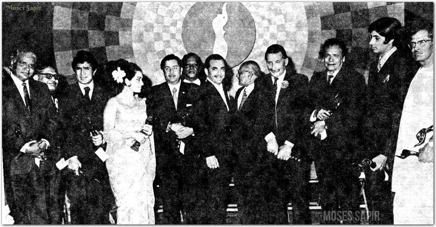SrBachchan's tweet image. T 2740 - 19th FilmFare Award nite .. Rajesh Khanna best actor ANAND; Asha Parekh best actress; Raj Kapoor best director for Mera Naam Joker; Karanjia editor of the mag; Field Marshal Sam Manekshaw chief guest; AB best supporting for ANAND; Hrishi Da best story and best picture !!