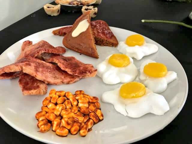 TorontoVeg's tweet photo. Wow! You can really see the love the bakers put into their creations #VBO2018 https://t.co/JR2IQYiwZc