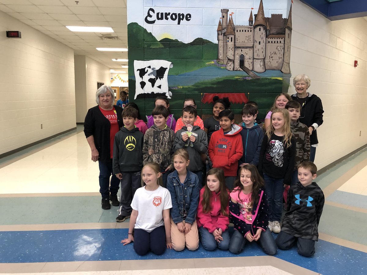 MrsTraceyKing1's tweet photo. Hartwell Service League helped our 2nd graders plant milkweed seeds in our greenhouse. We are going to transplant the milkweed plants to our butterfly beds on the playground in a few weeks! Thanks for our seeds &amp; teaching is about this plant! #OneHartBeat #NHElemSTEM https://t.co/vX0wXScNVR