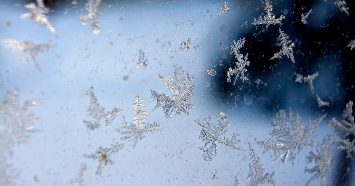 VBKPoems's tweet image. #POEM -  Through the Glass: Photo Credit: Unknown In the hour glass outside my window Are snow and falling flakesComing down ever so slowly.I can no longer remember the sun. Outside, wrapped around the glass Is the pain of falling rainAnd… crevassesofbeautifulsouls.blogspot.com/2018/03/throug… #poetry #love