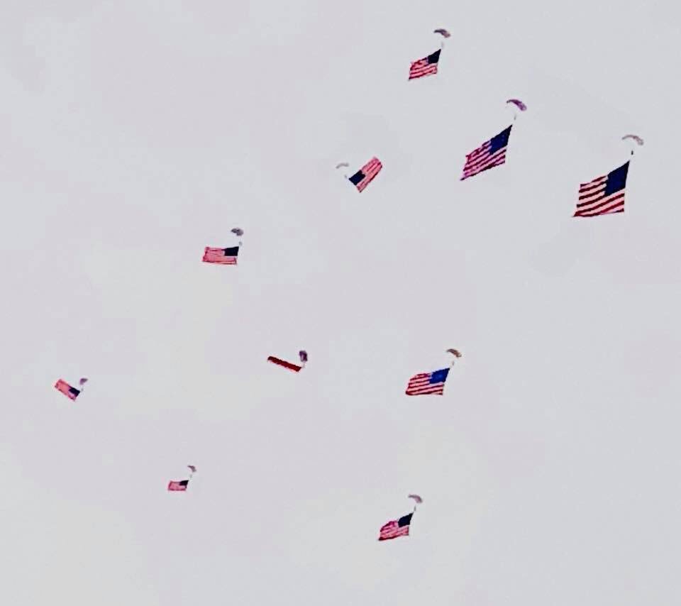 teamfastrax's tweet image. 2018 Winter Camp is complete and #AmericasSkydivingTeam is ready for the 2018 season.  A huge thank you to @employeebgcheck for your continued support. #LargeFlags