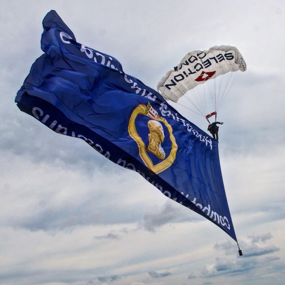 teamfastrax's tweet image. 2018 Winter Camp is complete and #AmericasSkydivingTeam is ready for the 2018 season.  A huge thank you to @employeebgcheck for your continued support. #LargeFlags