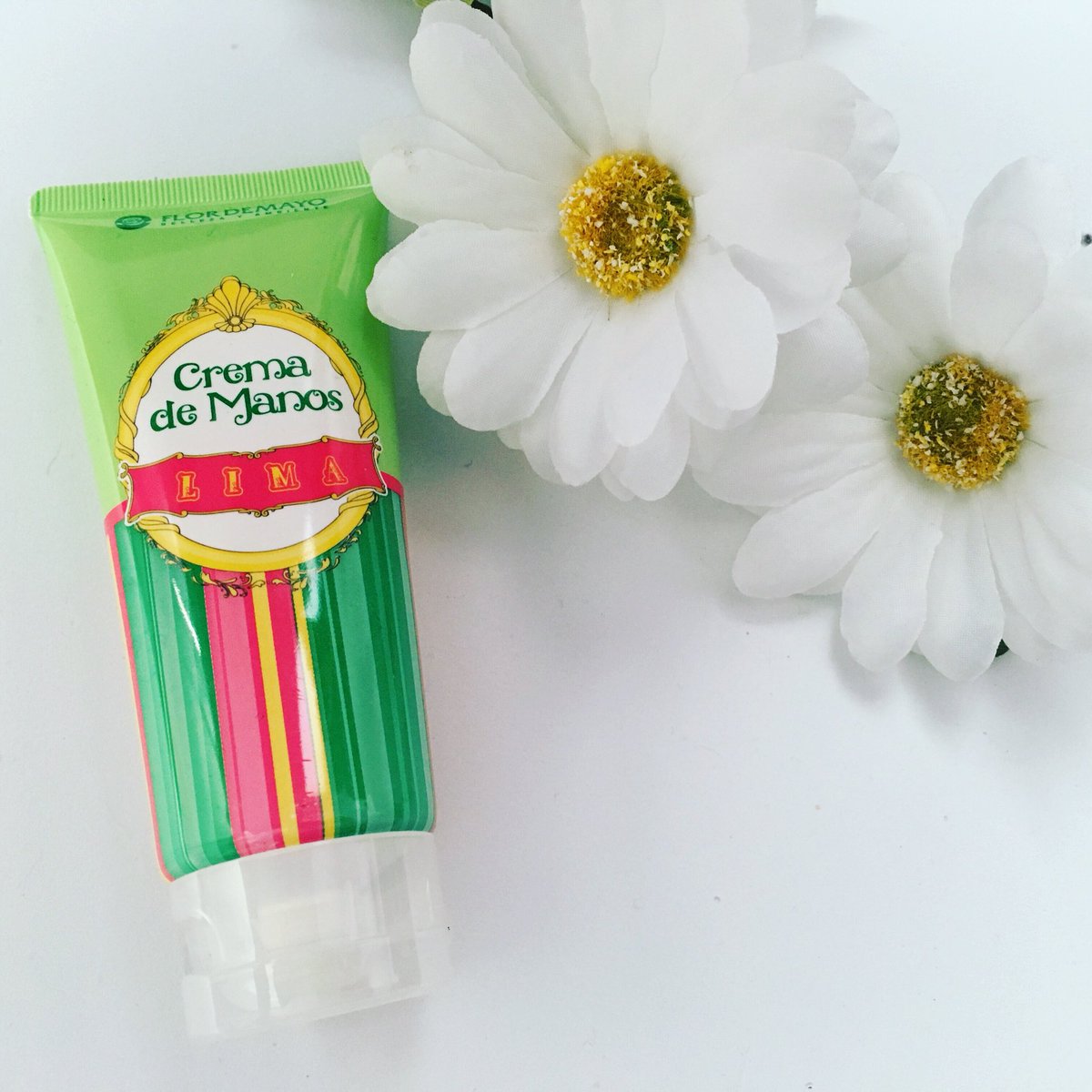 FlordeMayo_es's tweet photo. Siempre a mano, siempre fresca, siempre 100% natural!
😍
#flordemayo #cremademanos #lima #bellezanatural #cosmetica https://t.co/OtCXQ8W3kC