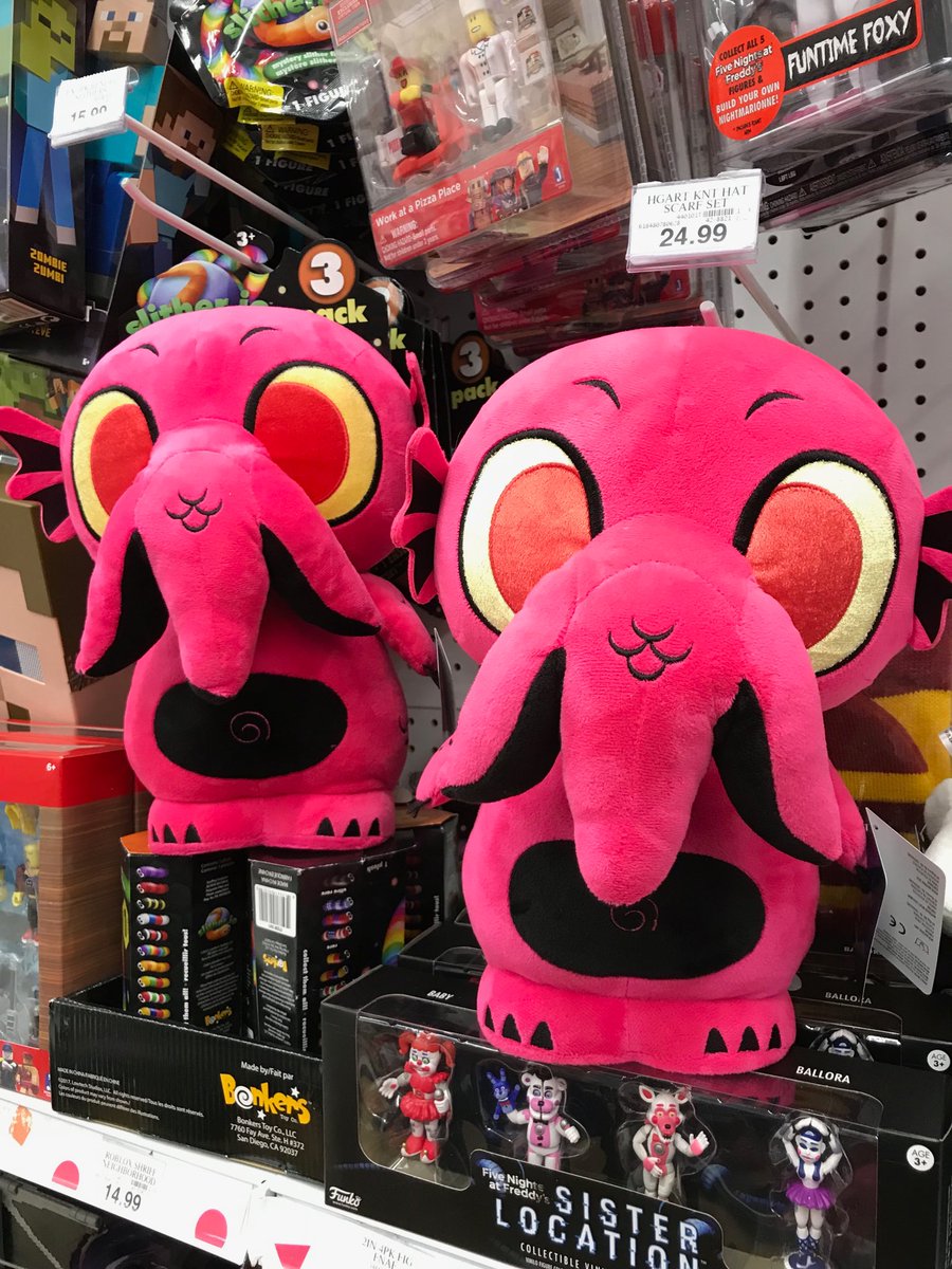 Lovecraftsfilm's tweet photo. Quick! Go check your local @toysrus before they go out of business and find these chibi Cthulhu stuffies! I found these guys in Santa Ana, CA. #chibi #chibithulhu #kawaii #kawaiiaf #lovecraft #cthulhu #PhngluimglwnafhCthulhuRlyehwgahnaglfhtagn #cthulhufhtagn #cthulhumythos https://t.co/svEt5iEwm6